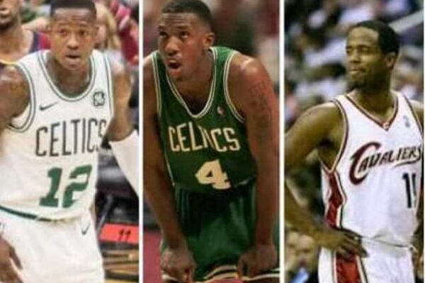 basketballers on the pitch of play