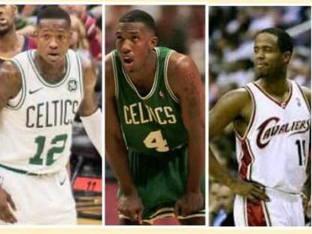 basketballers on the pitch of play