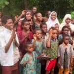 A picture of the released school children and teachers